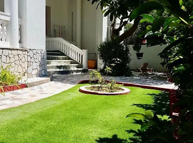 The Metropolis Rhodes Case de vacanță